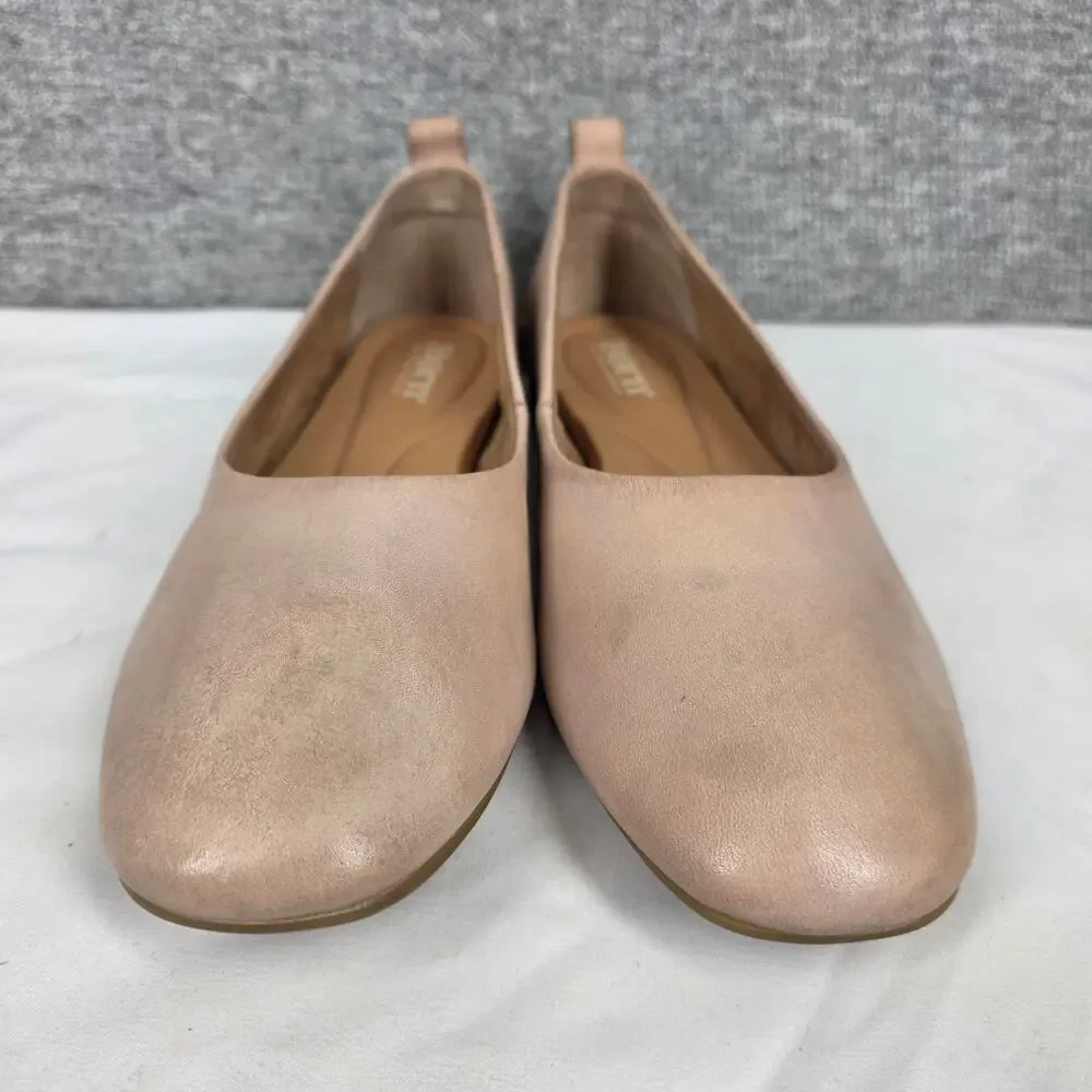 BORN WOMEN'S BECA BEIGE LEATHER SLIP‑ON CASUAL FLATS – SIZE 7.5M – ROUND TOE